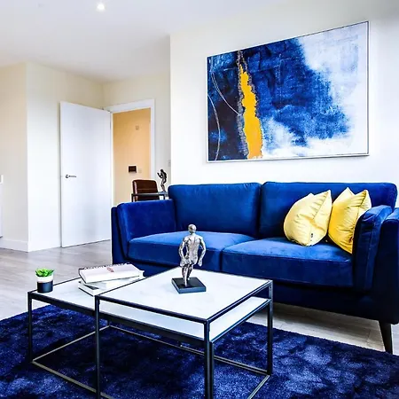Hybrid Resi - London, Sutton With Onsite Car Parking Apartment